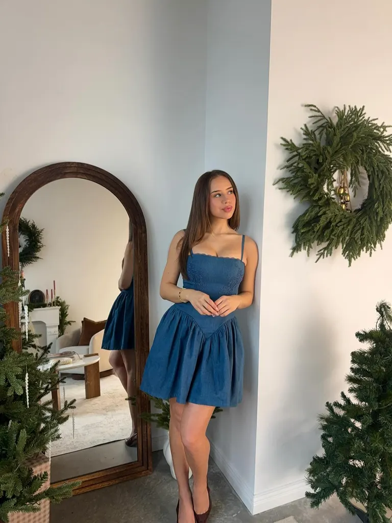 Seasonal · Festive Corner Pose, example 3 of 3
