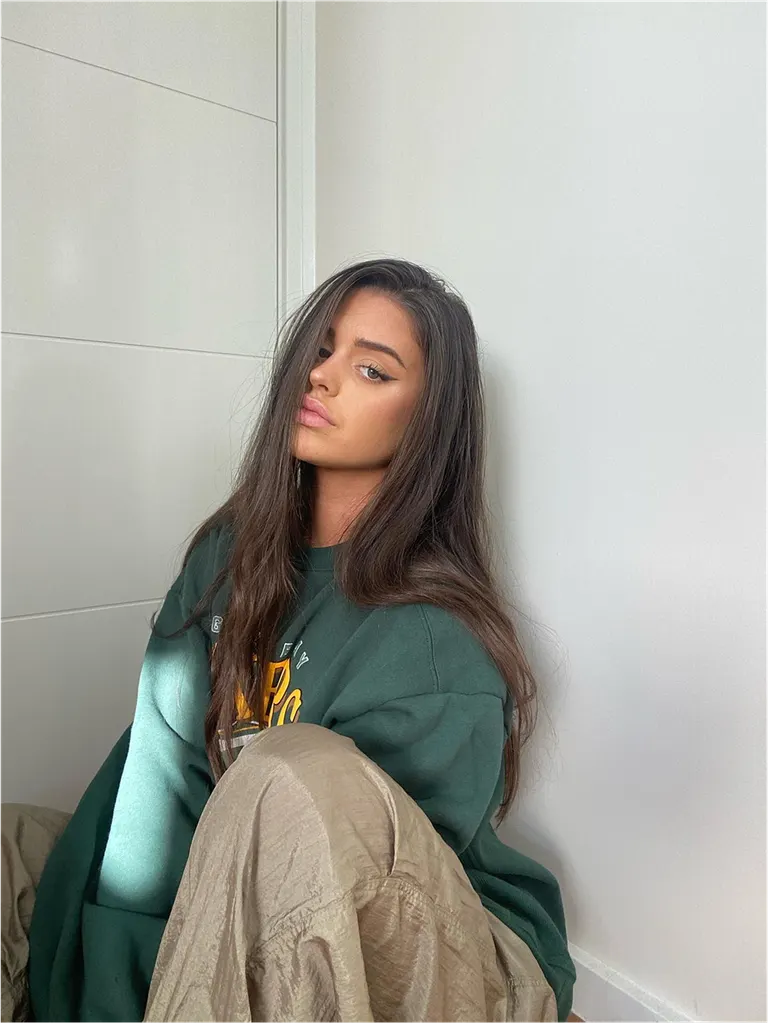 College · Oversized Sweatshirt Chill, example 2 of 3
