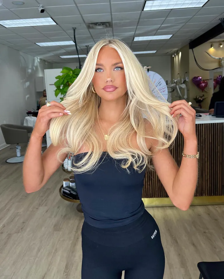Lifestyle · Fresh blowout reveal, example 2 of 4