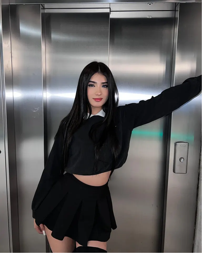 Lifestyle · Elevator Doors Pose, example 2 of 3