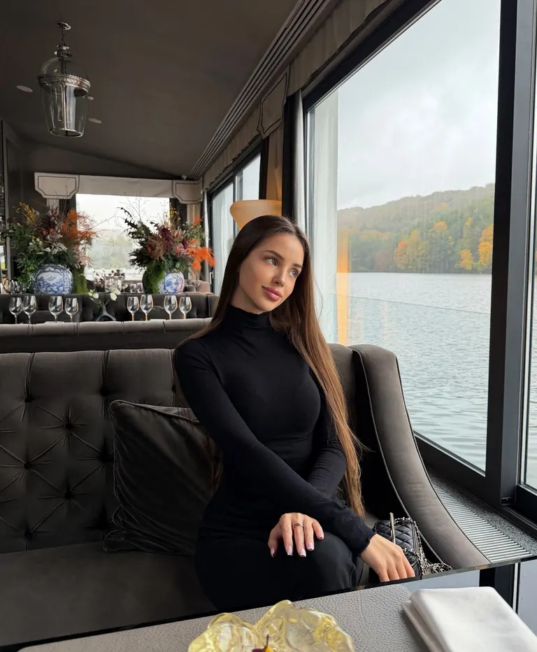 Luxury · Lakeside Dining Elegance, example 2 of 3