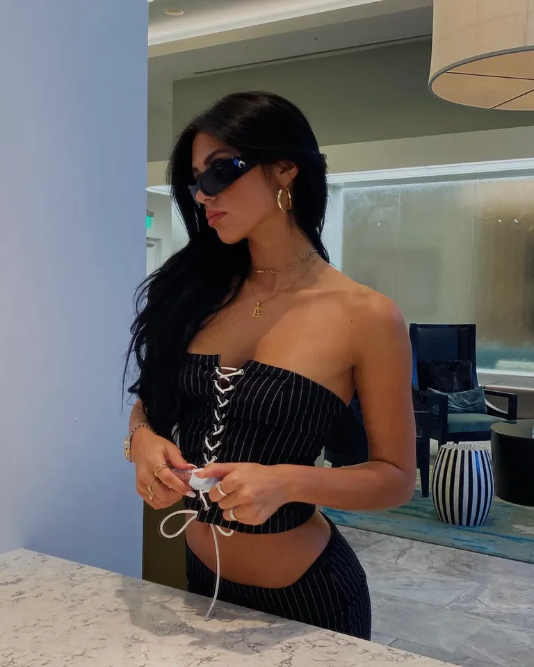 Luxury · Chic Touch Up, example 2 of 2
