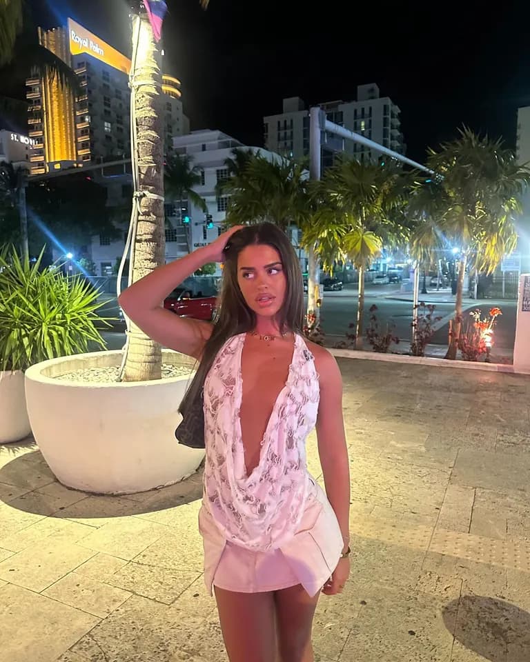 Nightlife · Tropical Night Glam, example 2 of 2