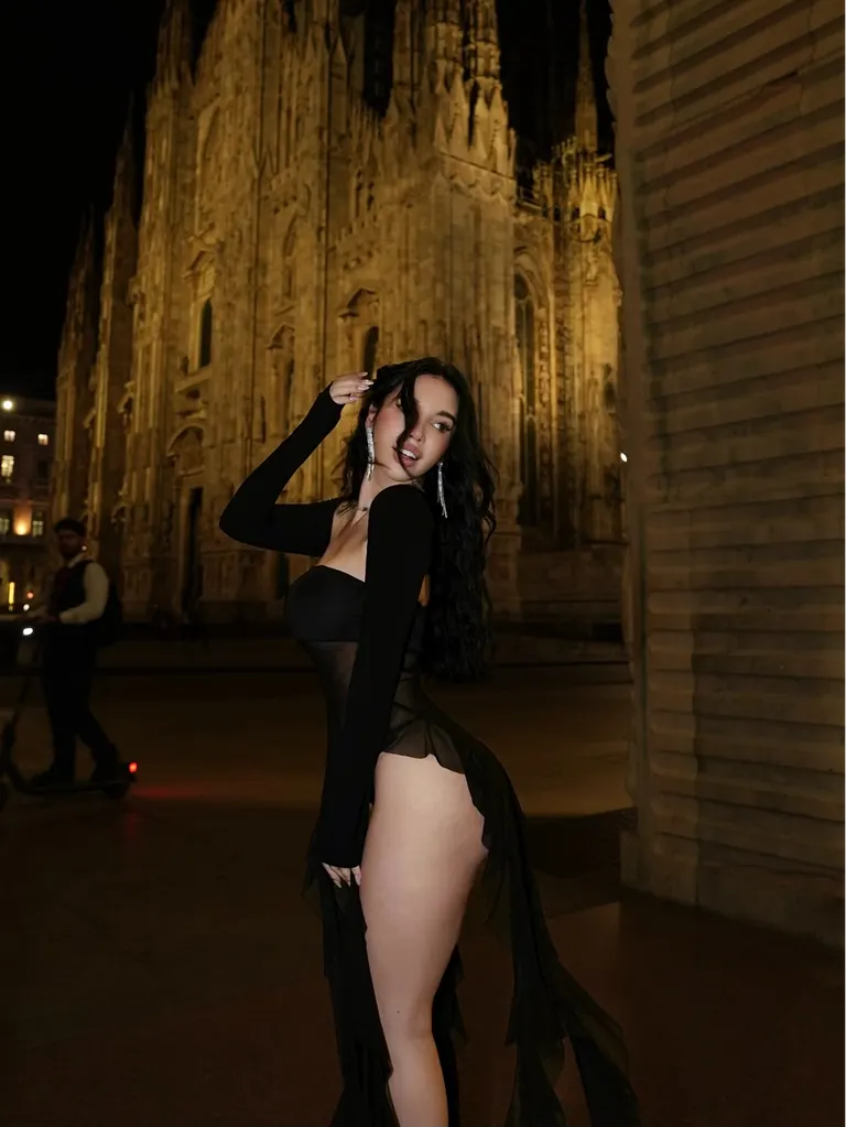 Nightlife · Nighttime city glamour, example 3 of 3