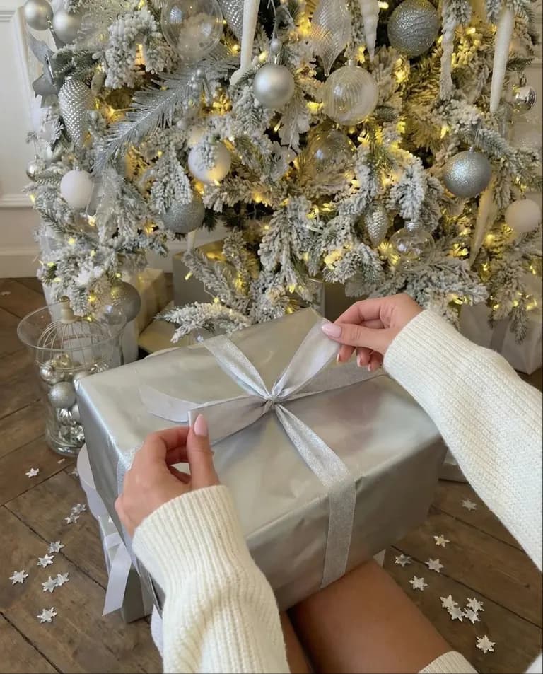 Seasonal · Cozy Holiday Tree, example 3 of 3