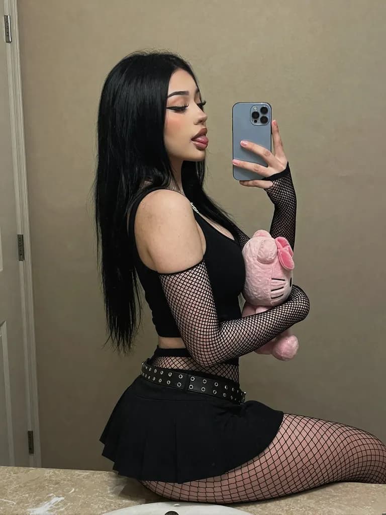 Selfies · Fishnet Mirror Selfie, example 3 of 3