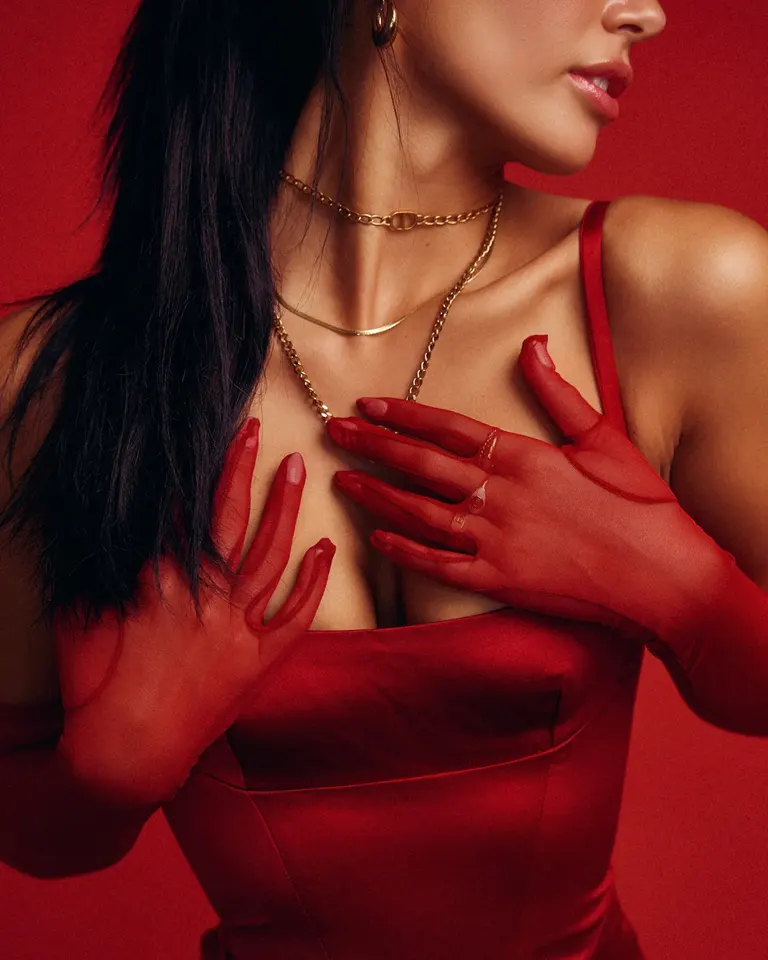 Studio shoot · Red Studio Glam, example 4 of 4